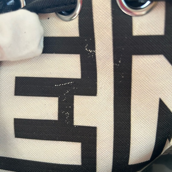 Geometric Black and White Bucket Bag - Picture 9 of 9